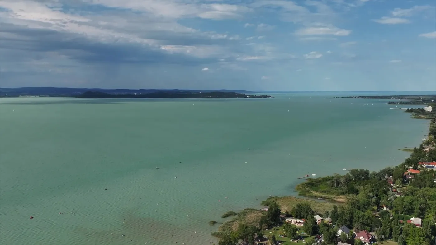 A Balaton türkiz vize madártávlatból